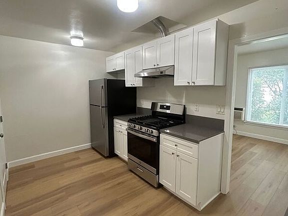 5th image of 10017 Silverton Ave