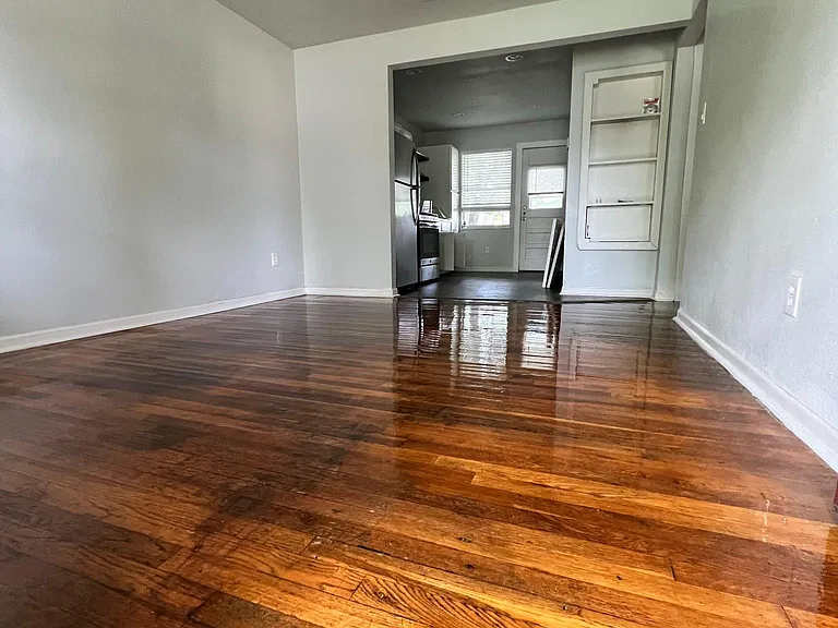 702 Urbantke Ln #B — Photo 6