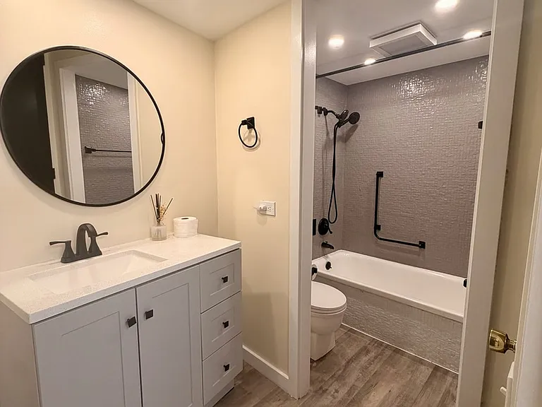 300 N State St #5225 — Photo 19