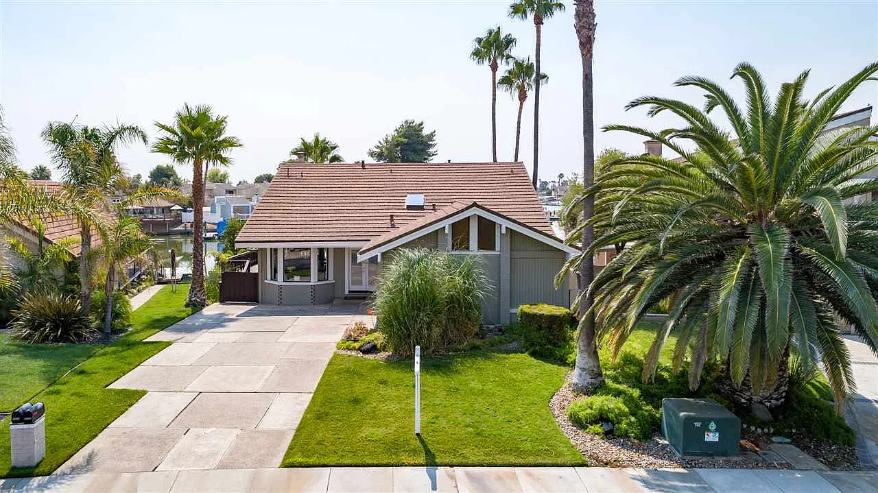 4936 Cabrillo Point photo 1