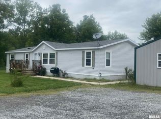 365 Dove Ln, Elkville, IL 62932