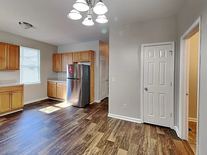 854 N Grand Ave NW — Photo 7