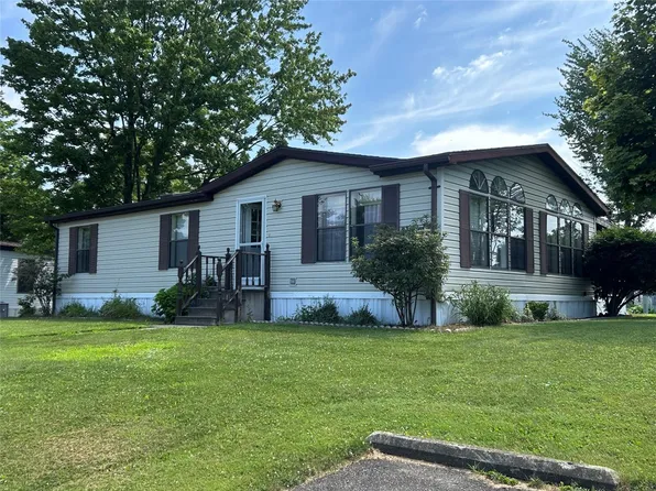 8205 Cloveridge Dr, Erie, PA 16509