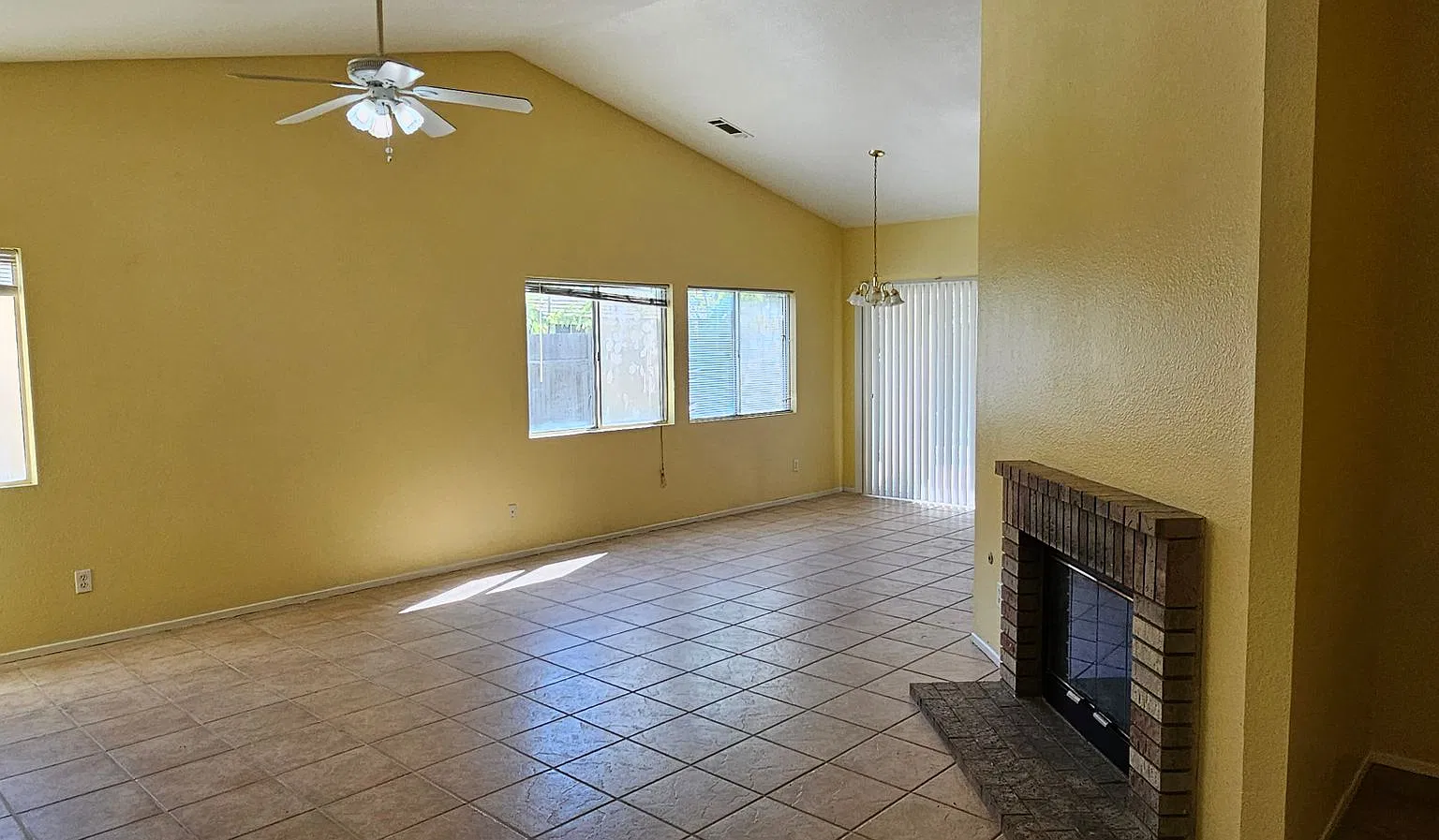 Silver Creek Home 3 Bed 2 Bath + Office — Photo 4