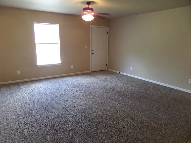 192 Lyle Curtis Cir — Photo 3