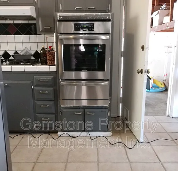 5220 Joan Ct — Photo 4