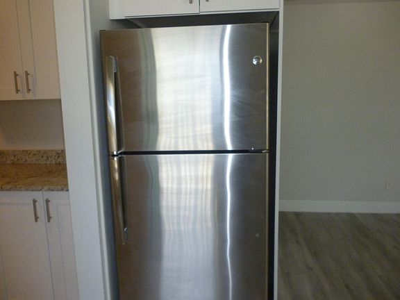 3rd image of 350 N Woodland Ave #8