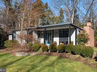 2114 Mason Hill Dr, Alexandria, VA 22306