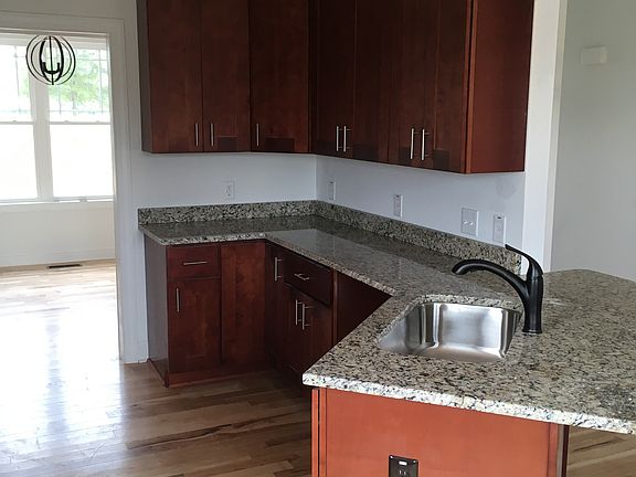 5th image of 308 Virginia Lee Ln