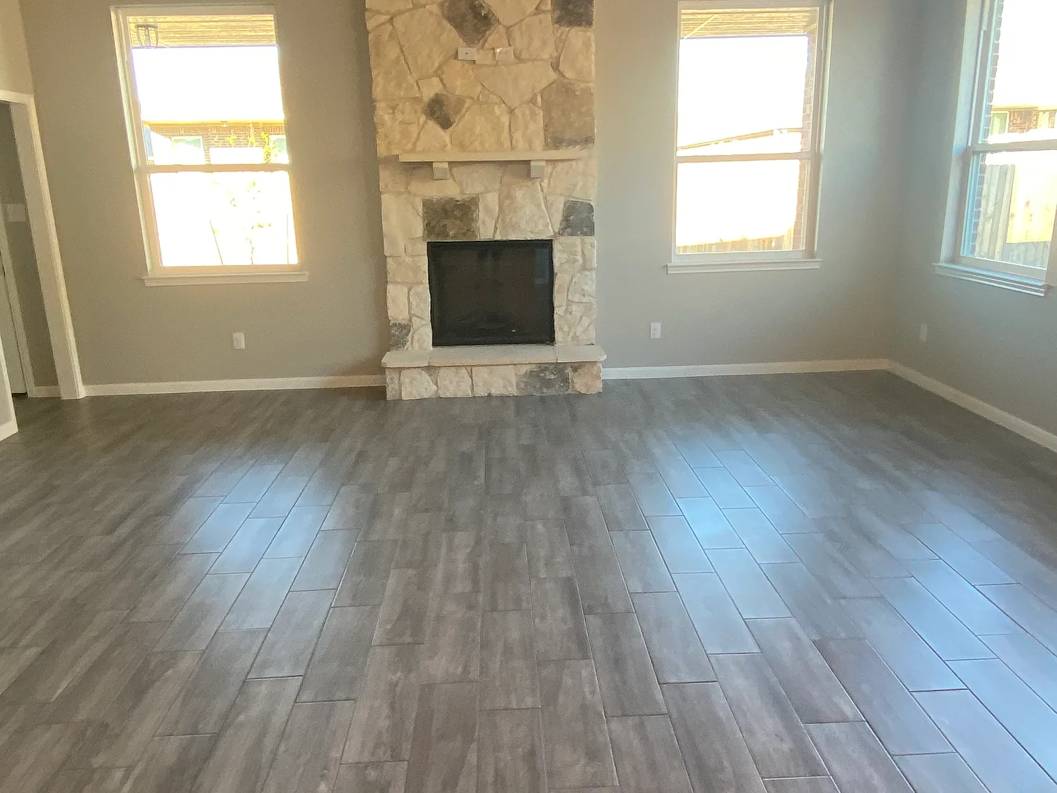 4 bed, 2056 sqft, $2,100 — Photo 3