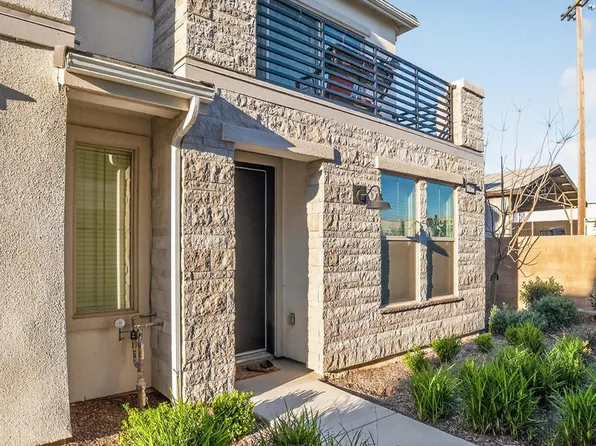10970 N Honeysuckle Dr, Fresno, CA 93730