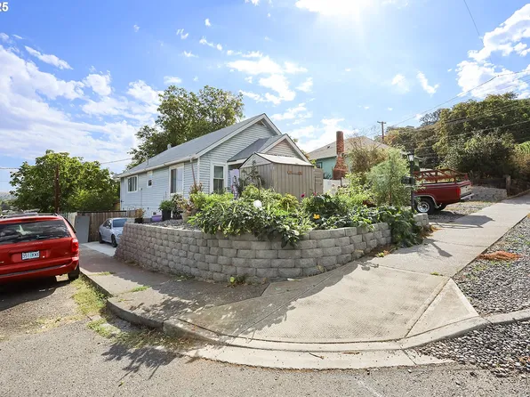 812 E 15th St, The Dalles, OR 97058