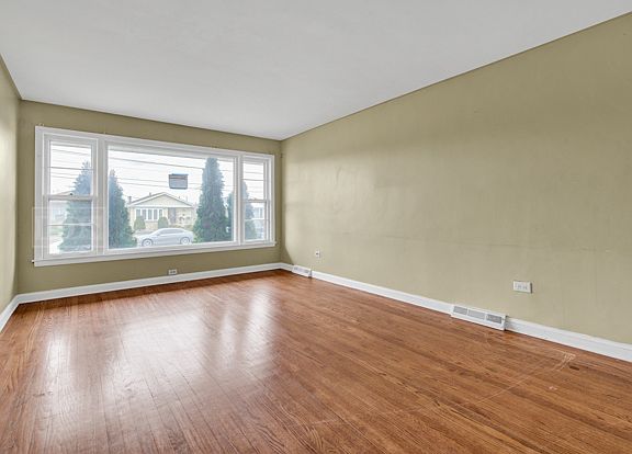 3rd image of 7806 La Crosse Ave