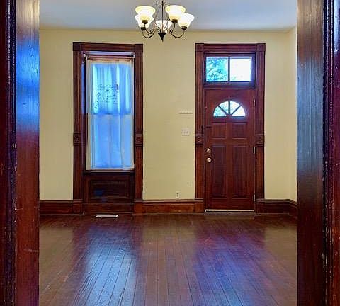 4th image of 1016 Barton St