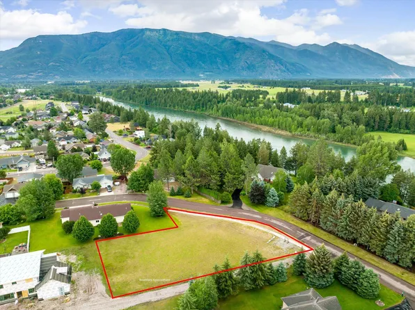 1899 Riverwood Dr, Columbia Falls, MT 59912