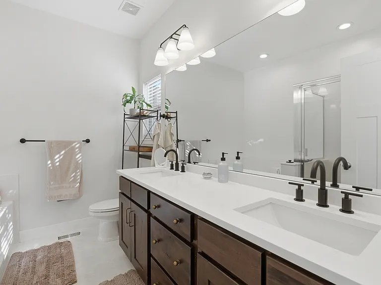 4779 W Plainfield Rd — Photo 17