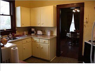 4th image of 115 W College St