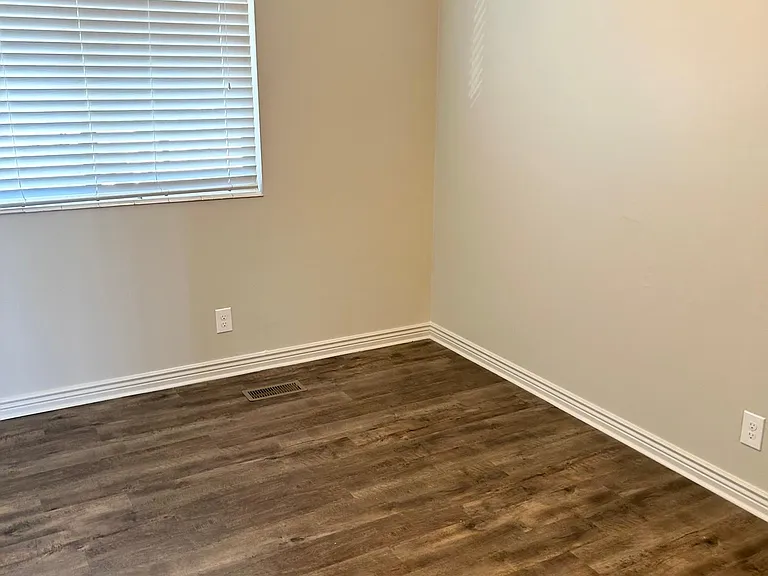 465 E 6770 S — Photo 15