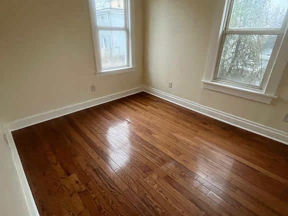 5th image of 118 Cedar Ave #2