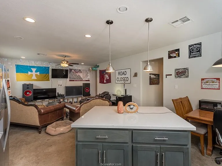 4308 Oaklawn St — Photo 3