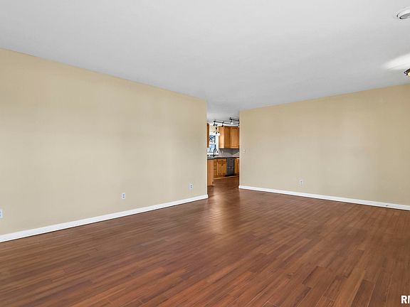 4th image of 11 Northridge