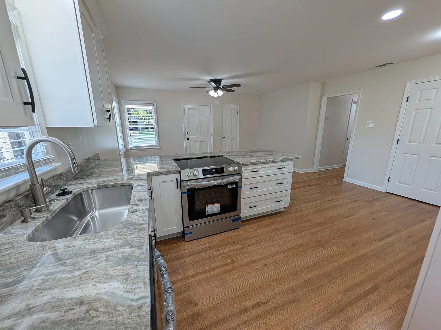 3 bed, 977 sqft, $1,500 — Photo 1