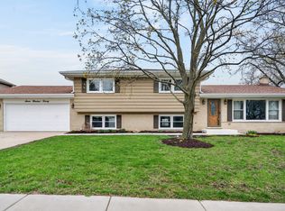 720 Preston Ln, Schaumburg, IL 60193