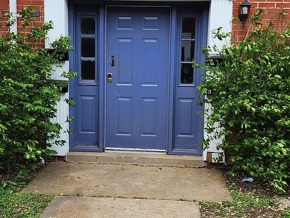 2nd image of 2919 Chippewa St #D