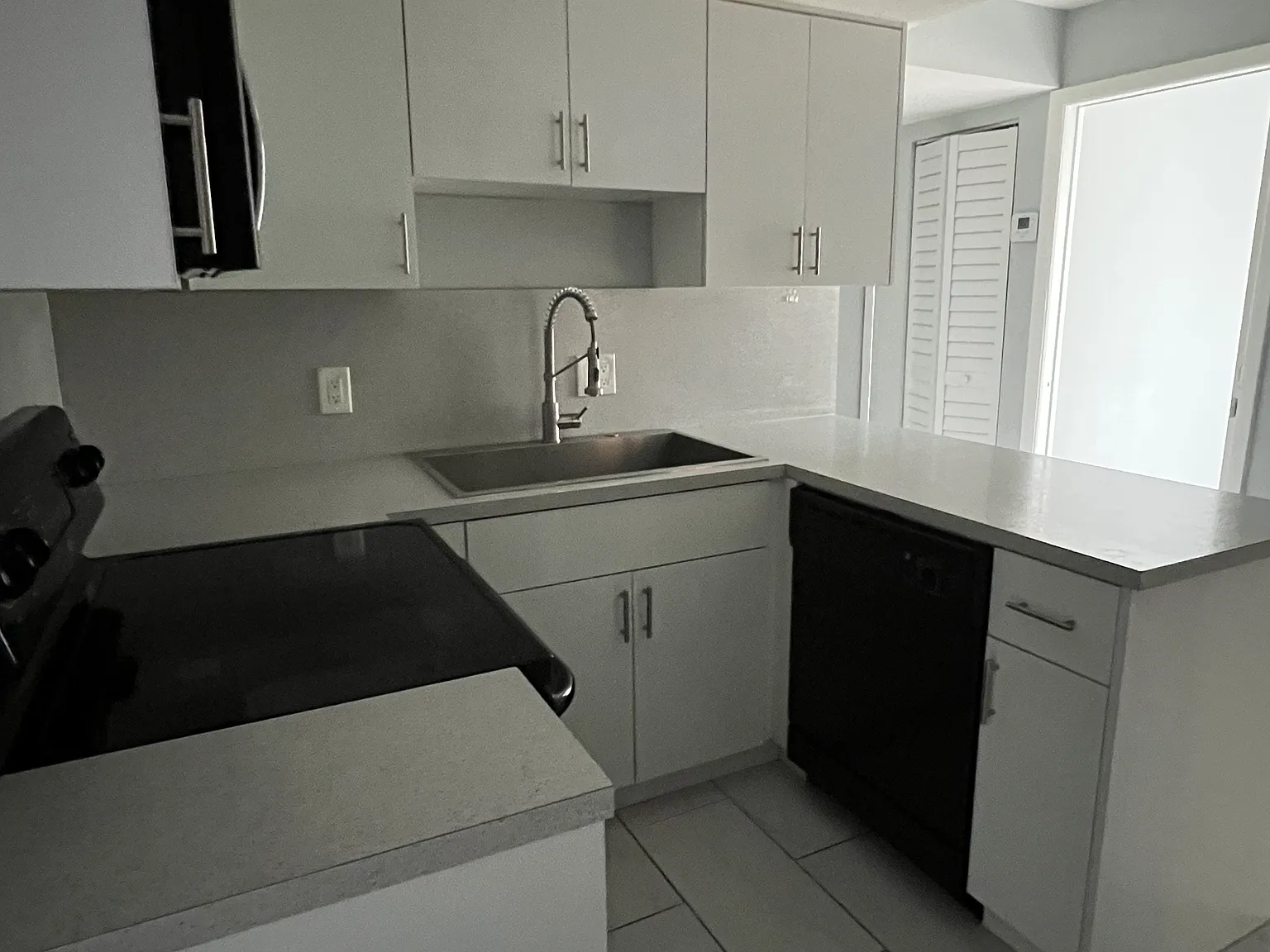 2 bed, 911 sqft, $2,400 — Photo 3