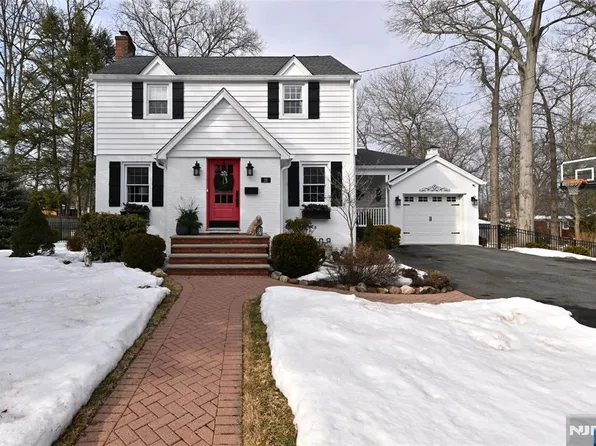26 Large Ave, Hillsdale, NJ 07642