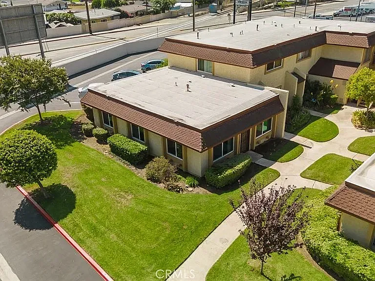 3 bed, 1015 sqft, $3,000 — Photo 4