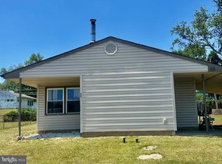 55 Mallow Ln, Levittown, PA 19054