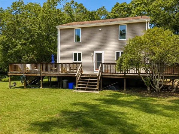 27 Sunset Hill Ave, Prudence Island, RI 02872