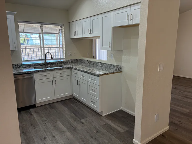 5637 W Yucca St — Photo 11