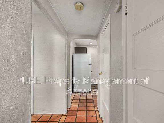 5th image of 920 S Farmer Ave