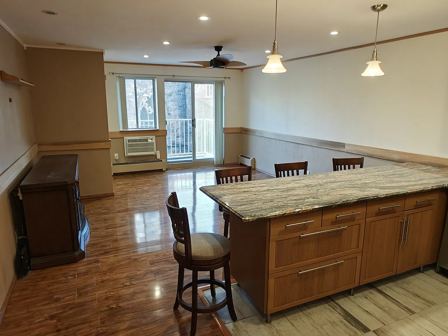 1 bed, 838 sqft, $2,200 — Photo 2