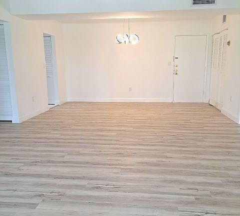 very large dining and living open space - A Great Great Room 
Just so Spacious