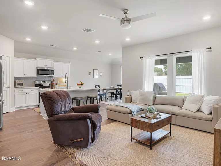 105 Harvest Falls Dr — Photo 4