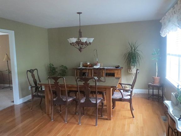 5th image of 314 Blackstone St