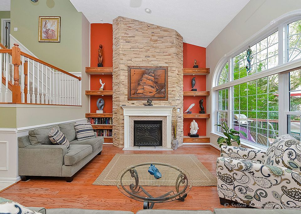 2nd image of 1 Portage Ct