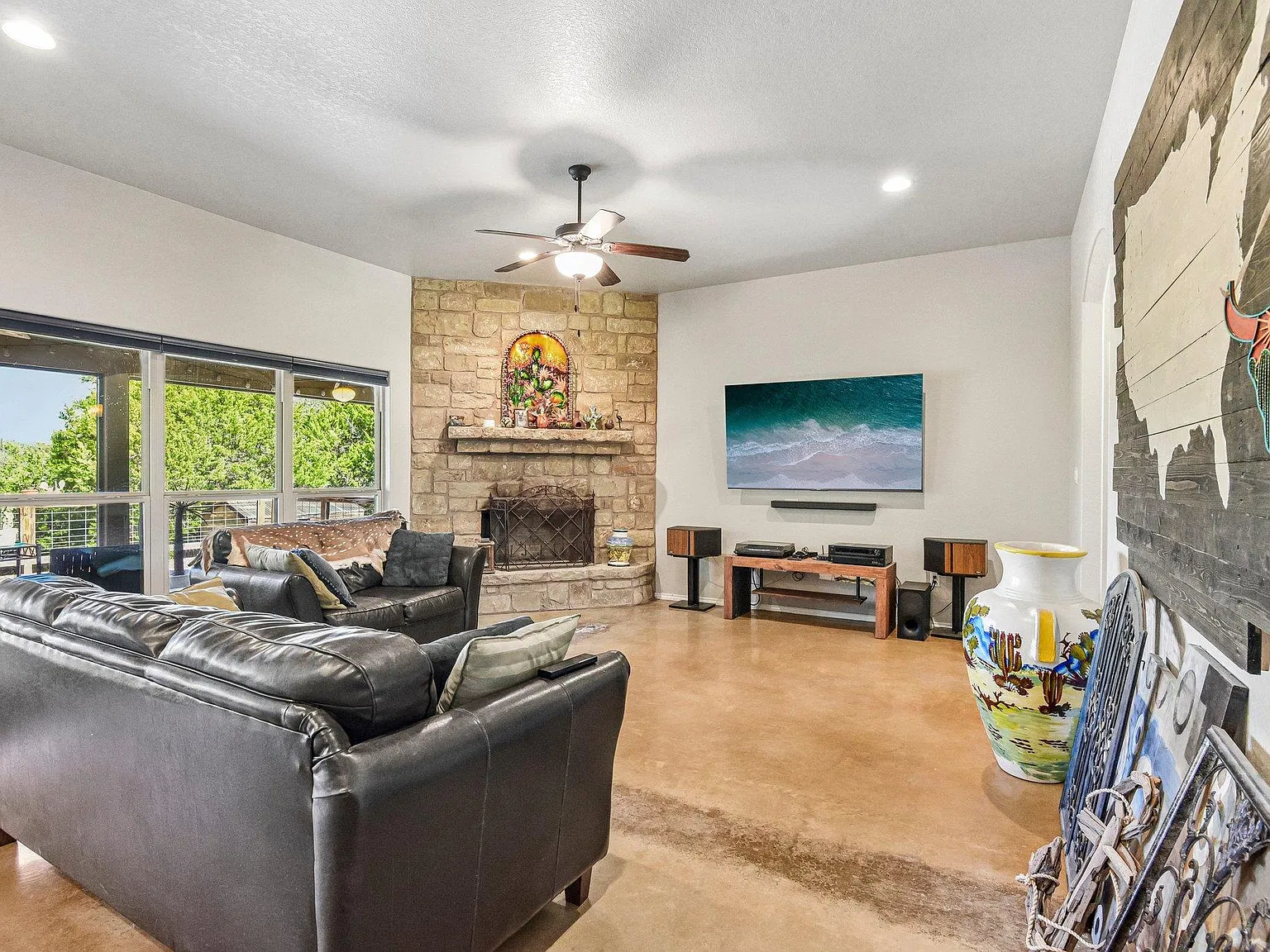 3 bed, 2.0 bath, 1644 sqft, $2,400 — Photo 4