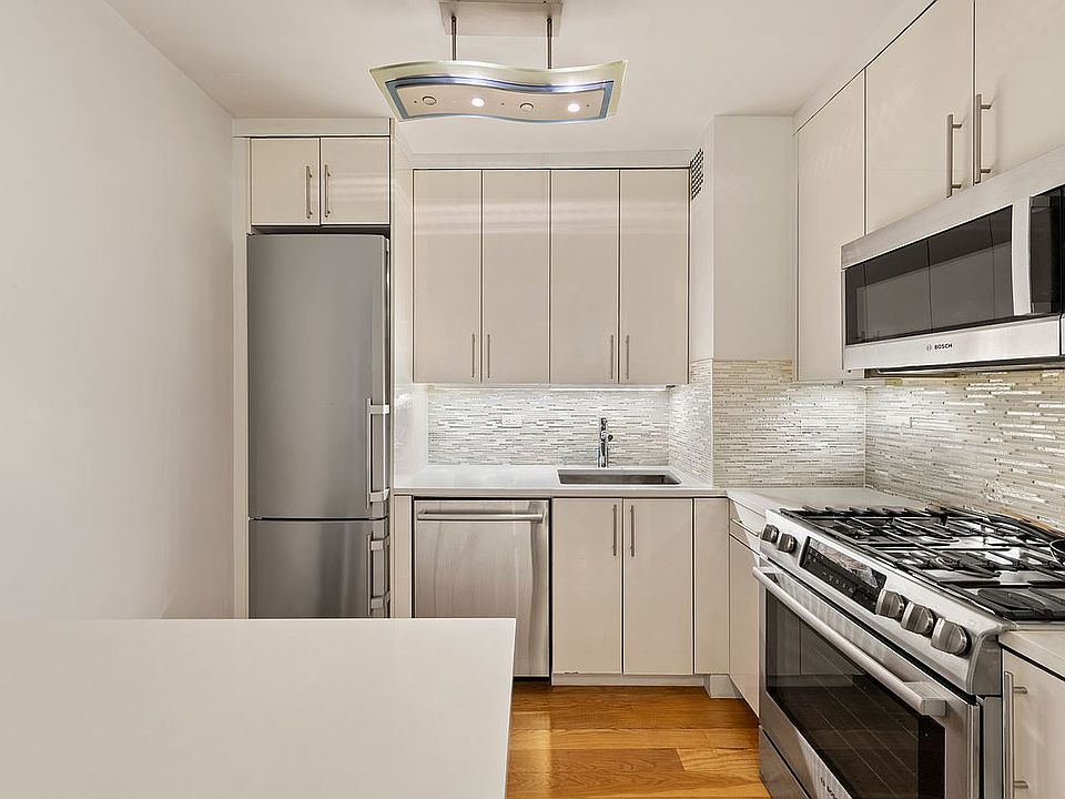 1st image of 300 E 40th St APT 6-N