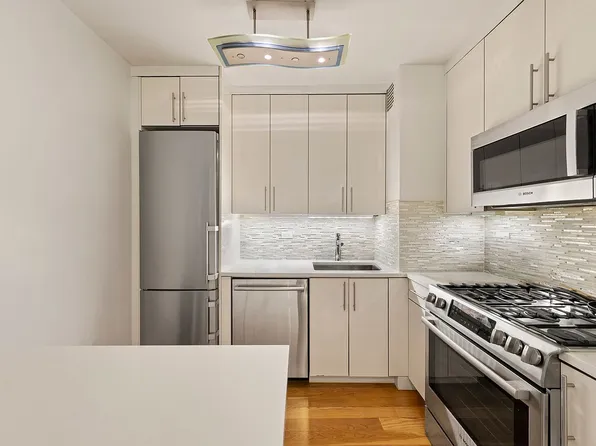 300 E 40th St APT 6-N, New York, NY 10016