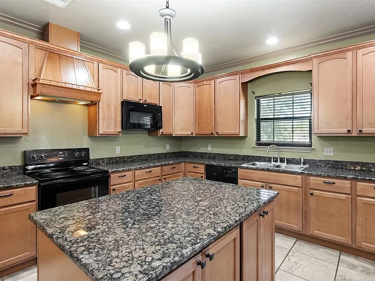 1404 Kings Valley Dr — Photo 13