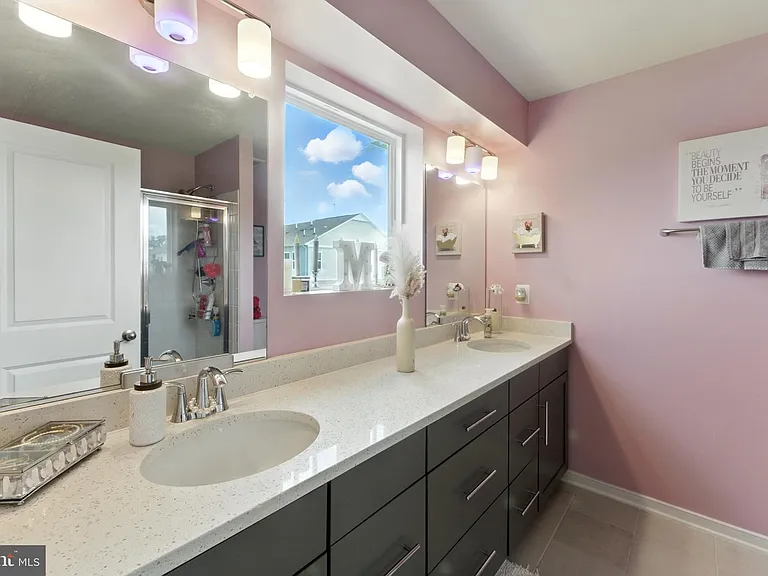 406 Honeyberry Ln — Photo 24