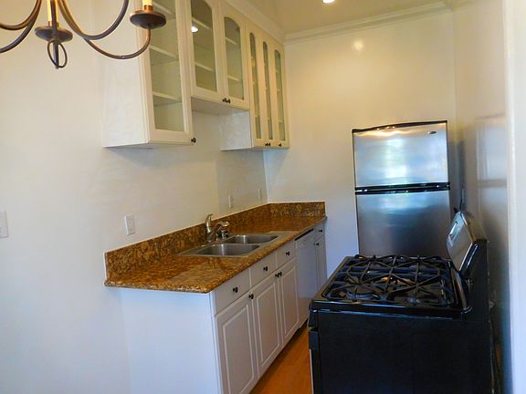 3rd image of 944 12th St APT 1