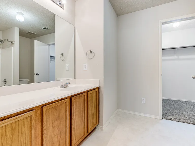 9709 Thomas Jefferson Dr — Photo 12