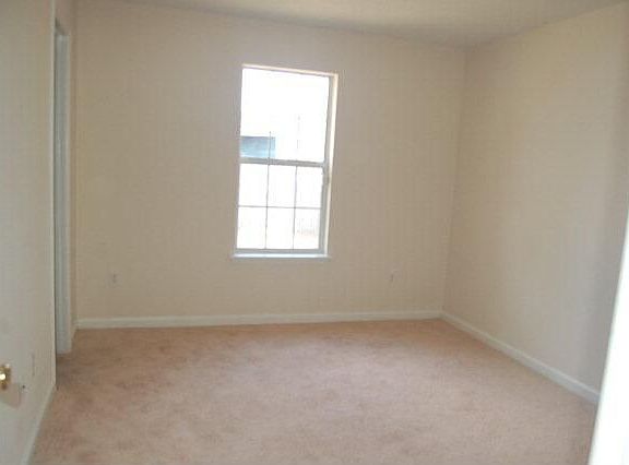 5th image of 2402 Owens Ct