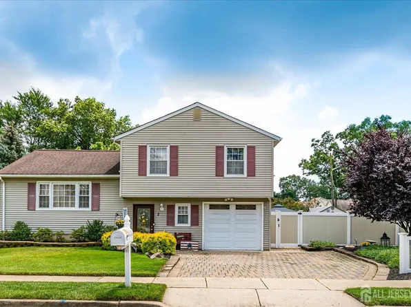 2 Patricia Ave, Edison, NJ 08837