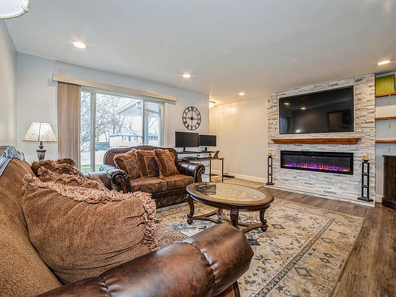 2nd image of 326 Crestwood Dr